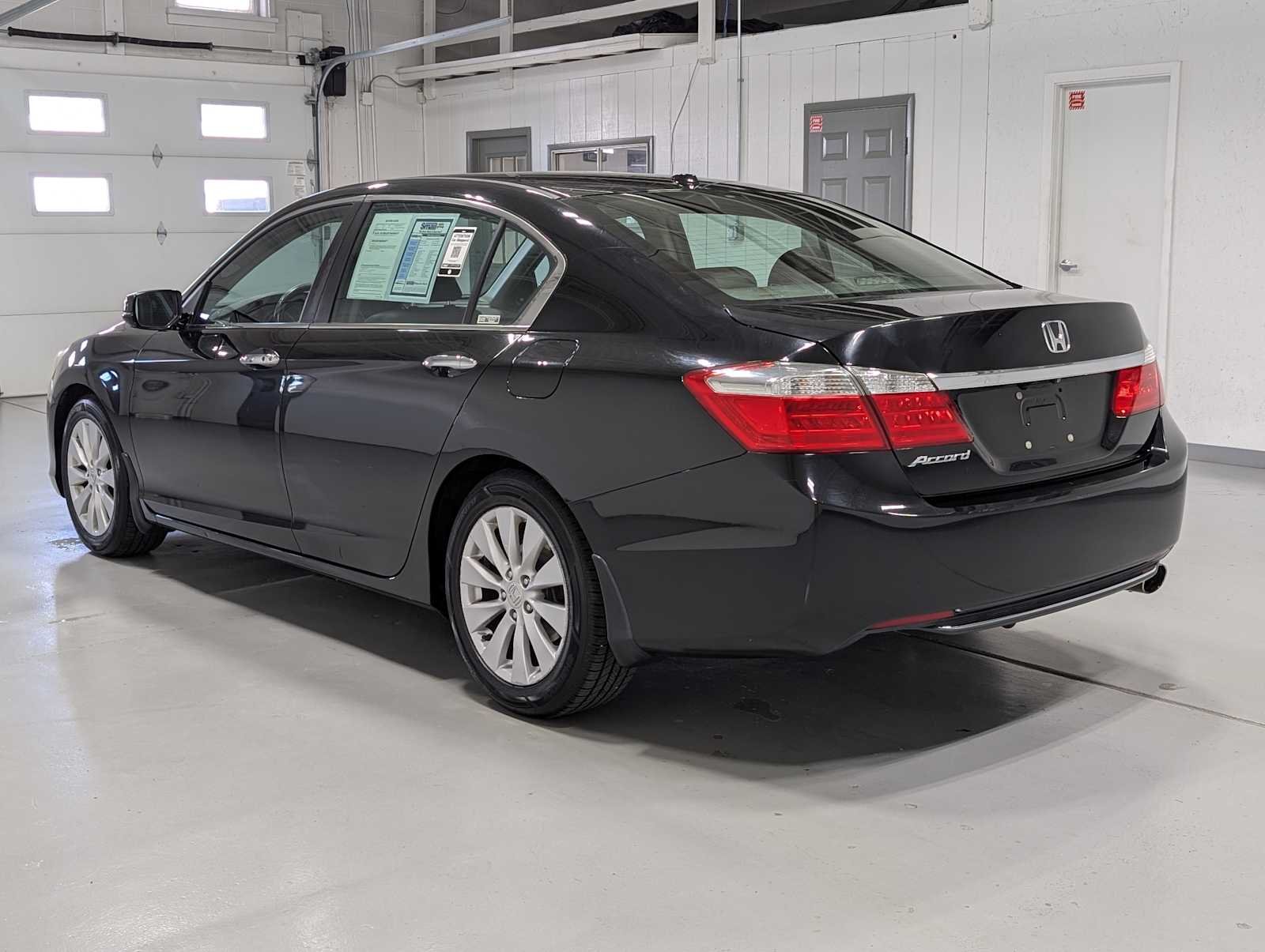 Used 2014 Crystal Black Pearl Honda EX-L image 10
