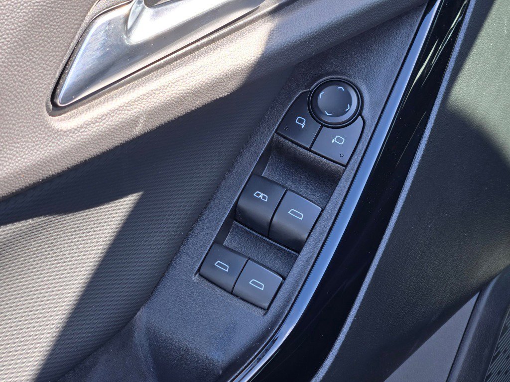 2025 Chevrolet Equinox LT - Photo 20