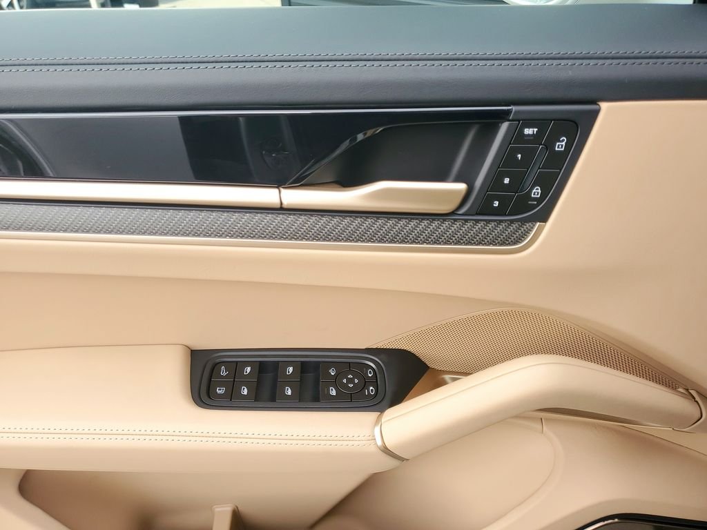 2025 Porsche Cayenne Turbo E-Hybrid - Photo 8