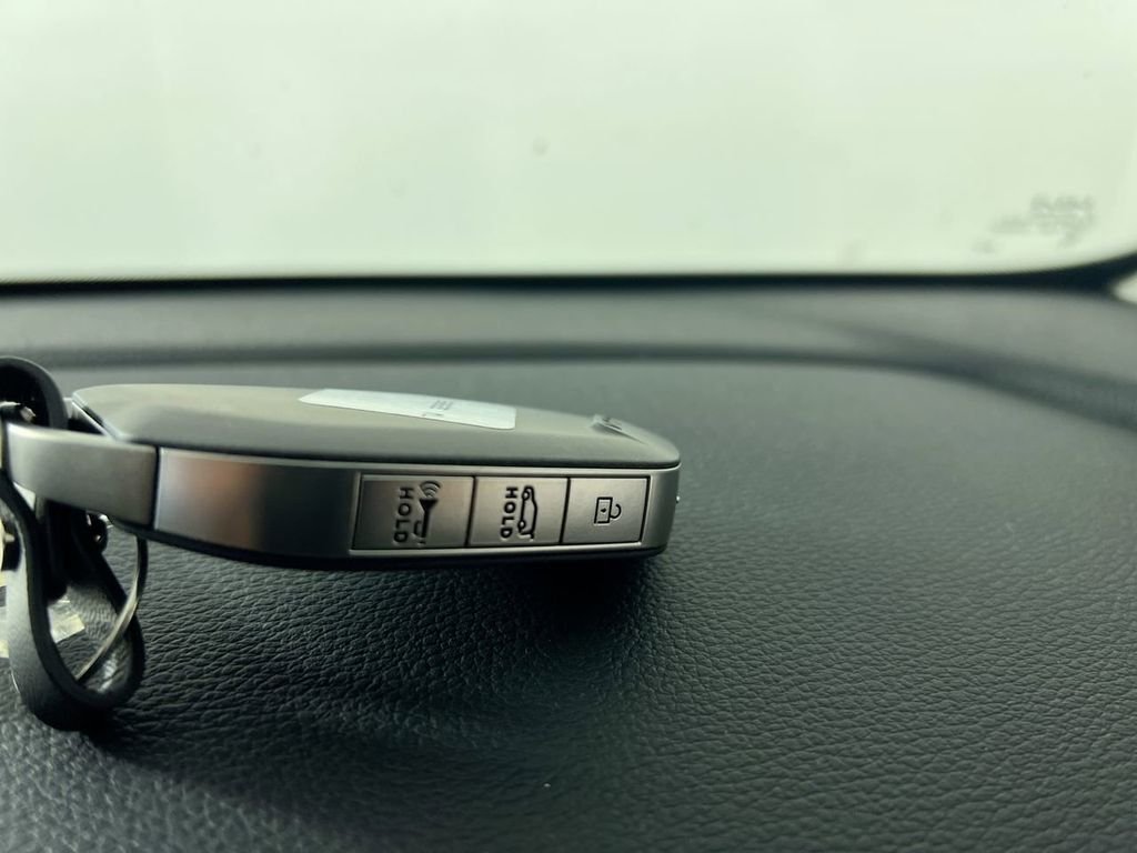 New 2026 Glacial White Pearl Kia LX image 33