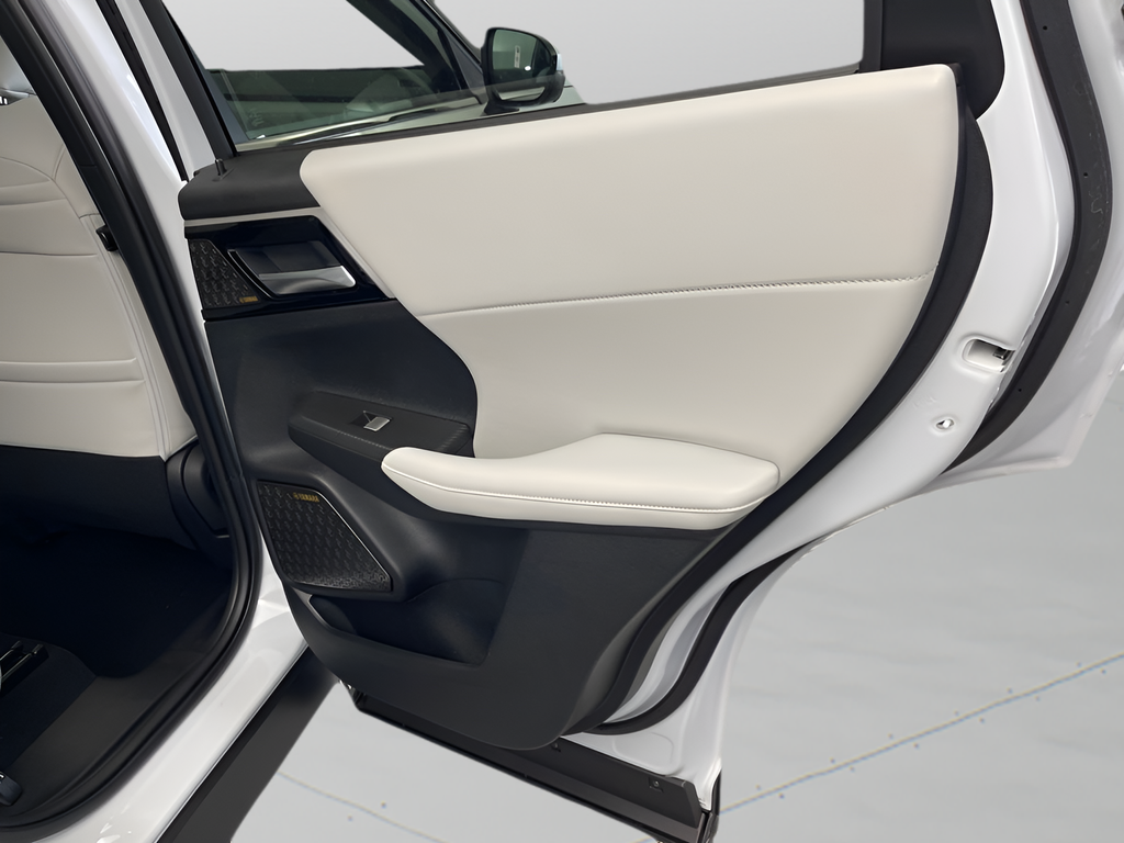 New 2026 White Diamond Mitsubishi SE image 34