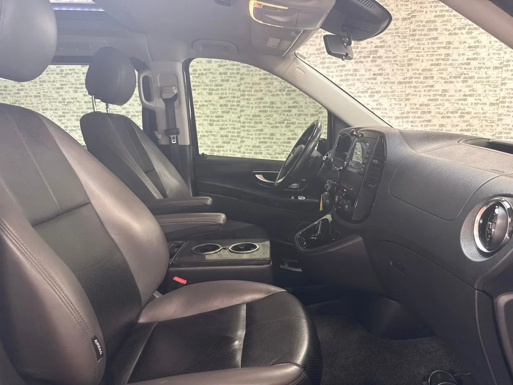 Used 2022  Mercedes-Benz Passenger image 10