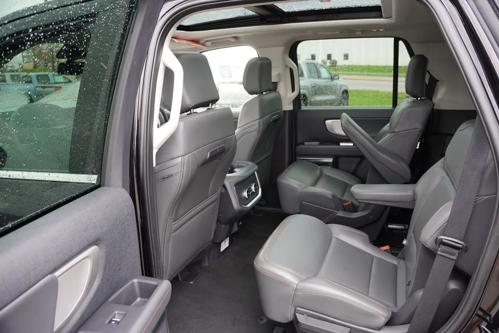 Used 2025 Agate Black Metallic Ford Active image 17