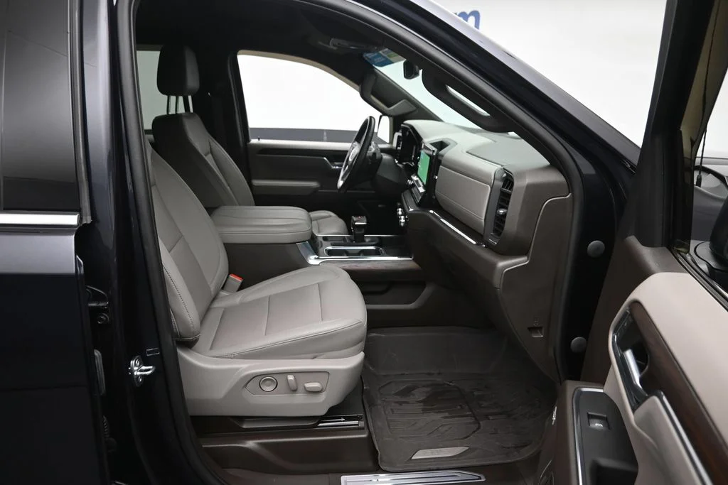 Used 2023 Silver GMC SLT image 9
