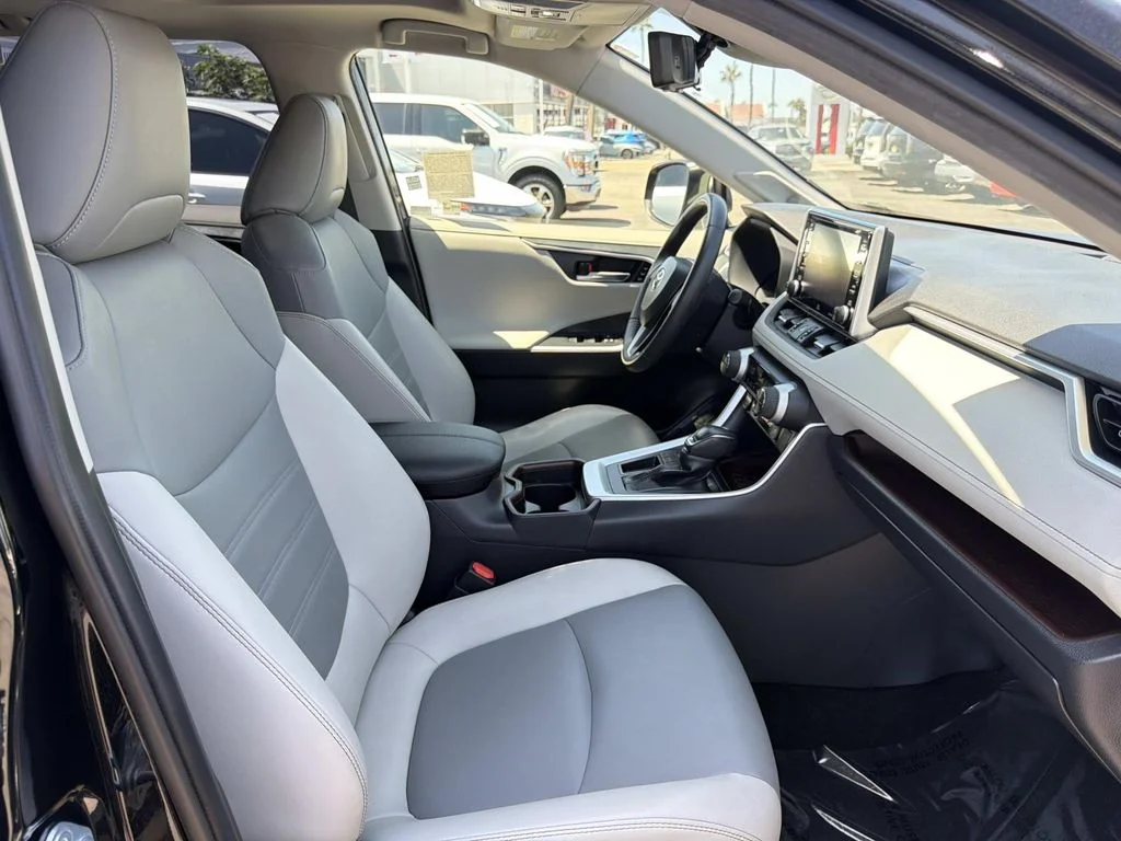Used 2019 Midnight Black Metallic Toyota Limited image 34