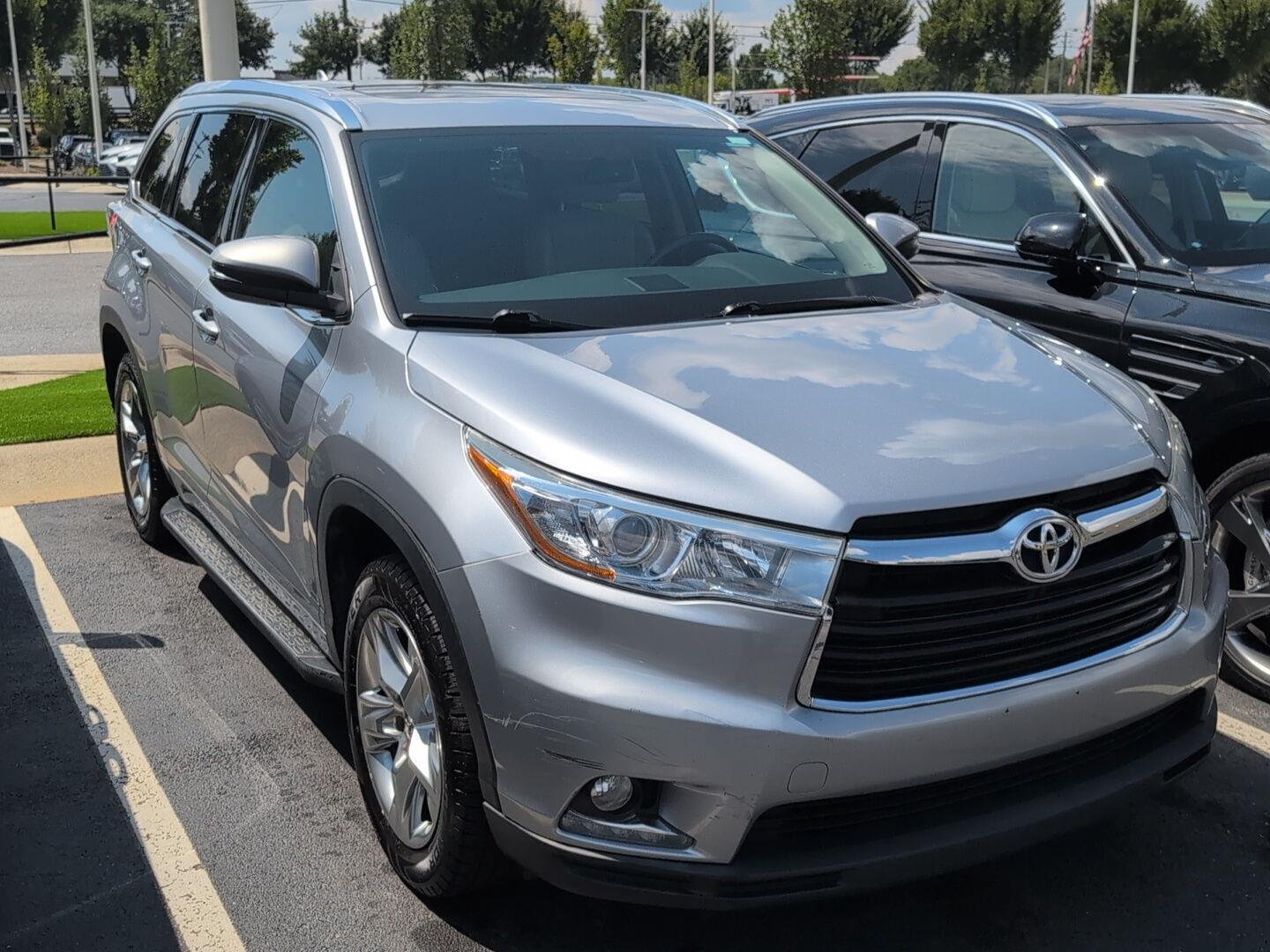 Used 2015 Silver Sky Metallic Toyota Limited image 10