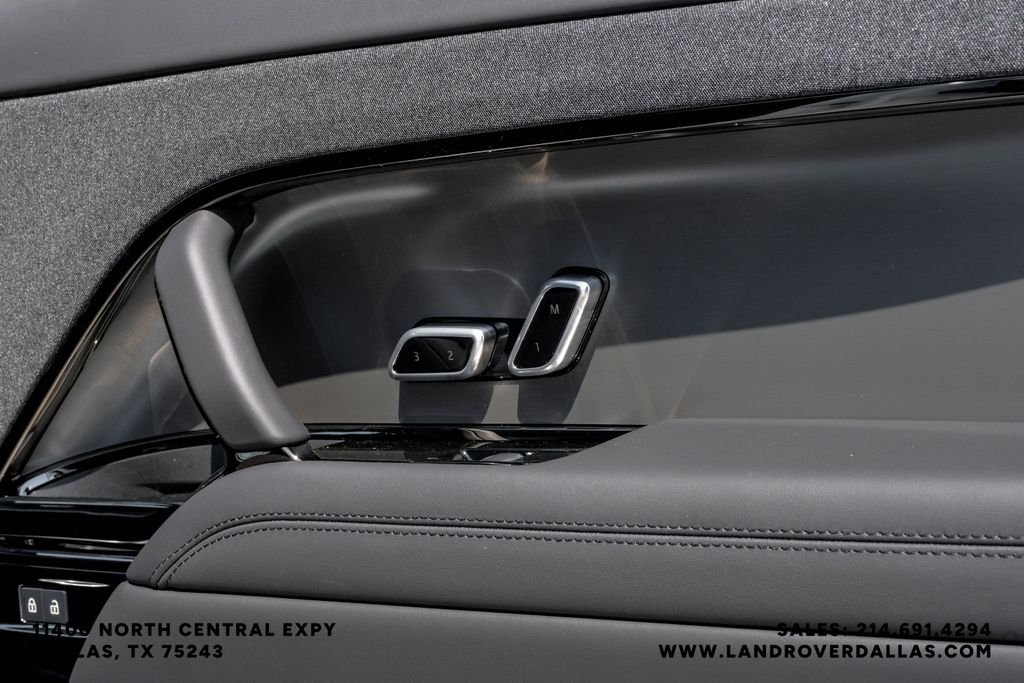 New 2026 Ostuni Pearl Wht Prem Met Land Rover Dynamic SE image 45