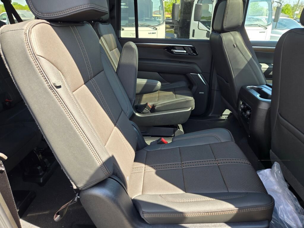 2026 Chevrolet Suburban High Country - Photo 8