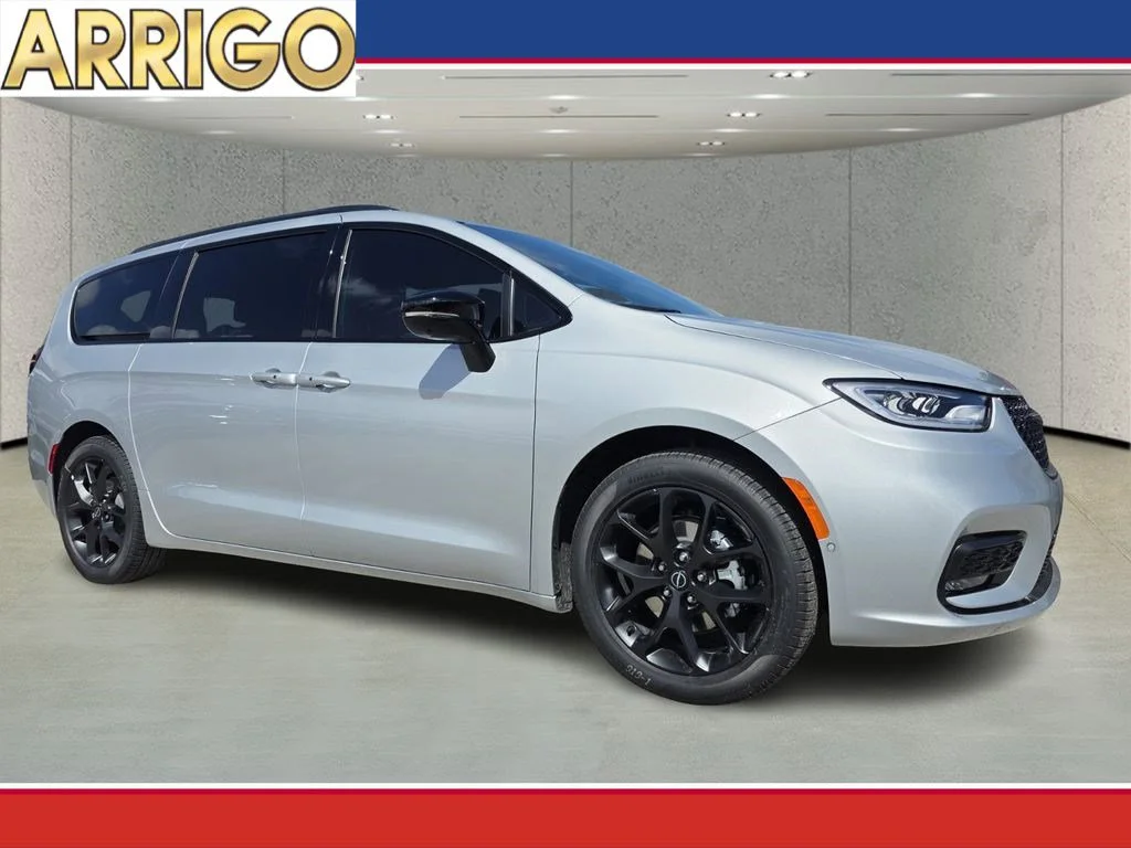 2026 Chrysler Pacifica Select's photo