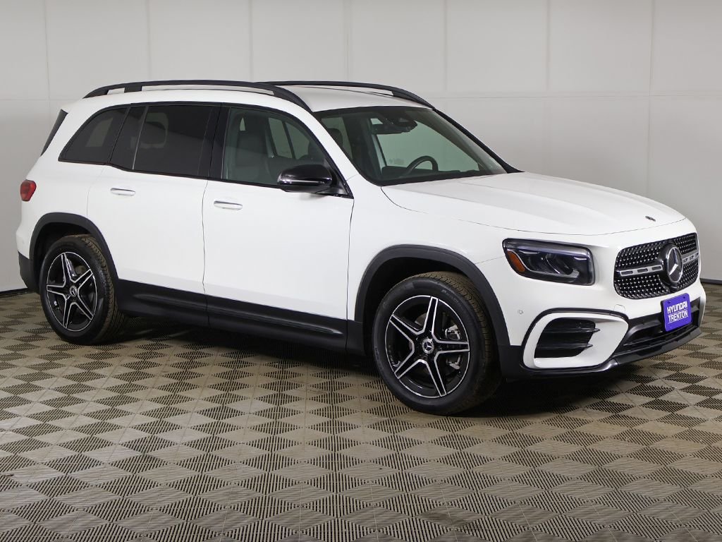 Used 2025 White Mercedes-Benz GLB 250 image 46