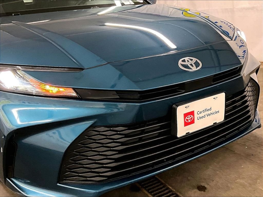 Used 2025  Toyota LE image 30