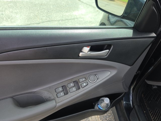 Used 2014 Blue Hyundai GLS image 12