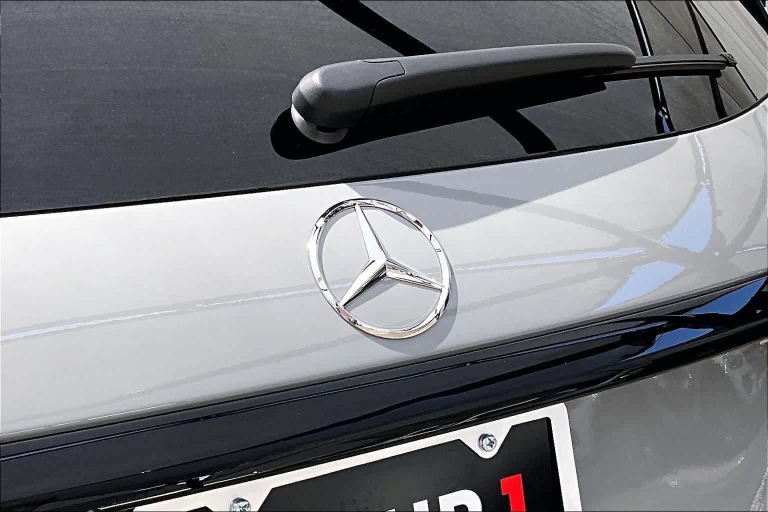 New 2026 MANUFAKTUR Alpine Grey Mercedes-Benz GLC 300 image 7