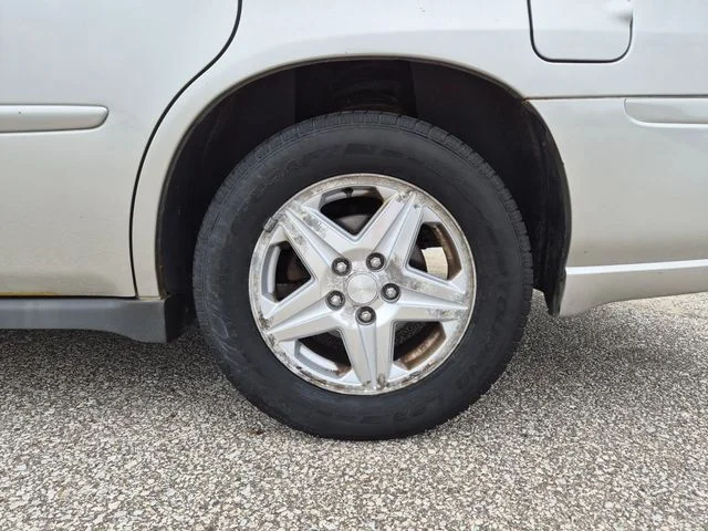 Used 2005 Silver Chevrolet Base image 10