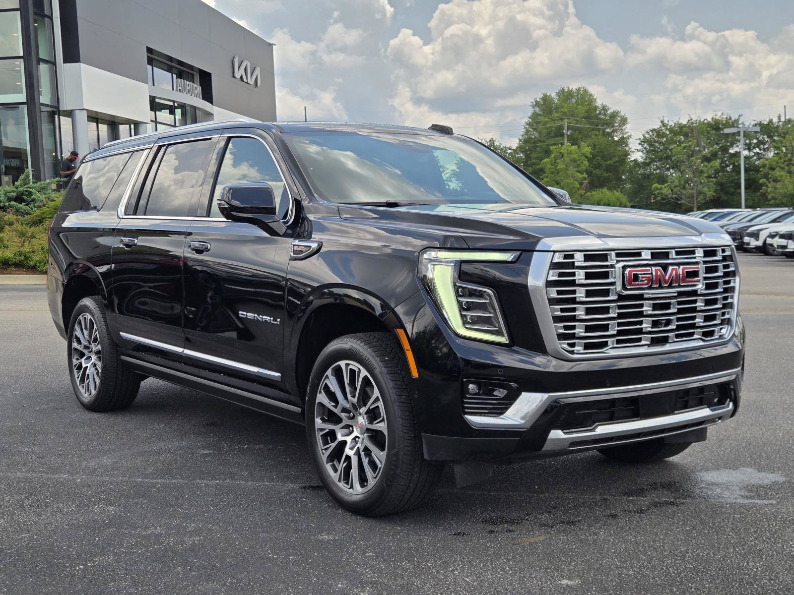Used 2026 NOIR ONYX GMC Denali image 3