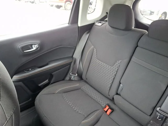 Used 2019 Silver Jeep Sport image 18