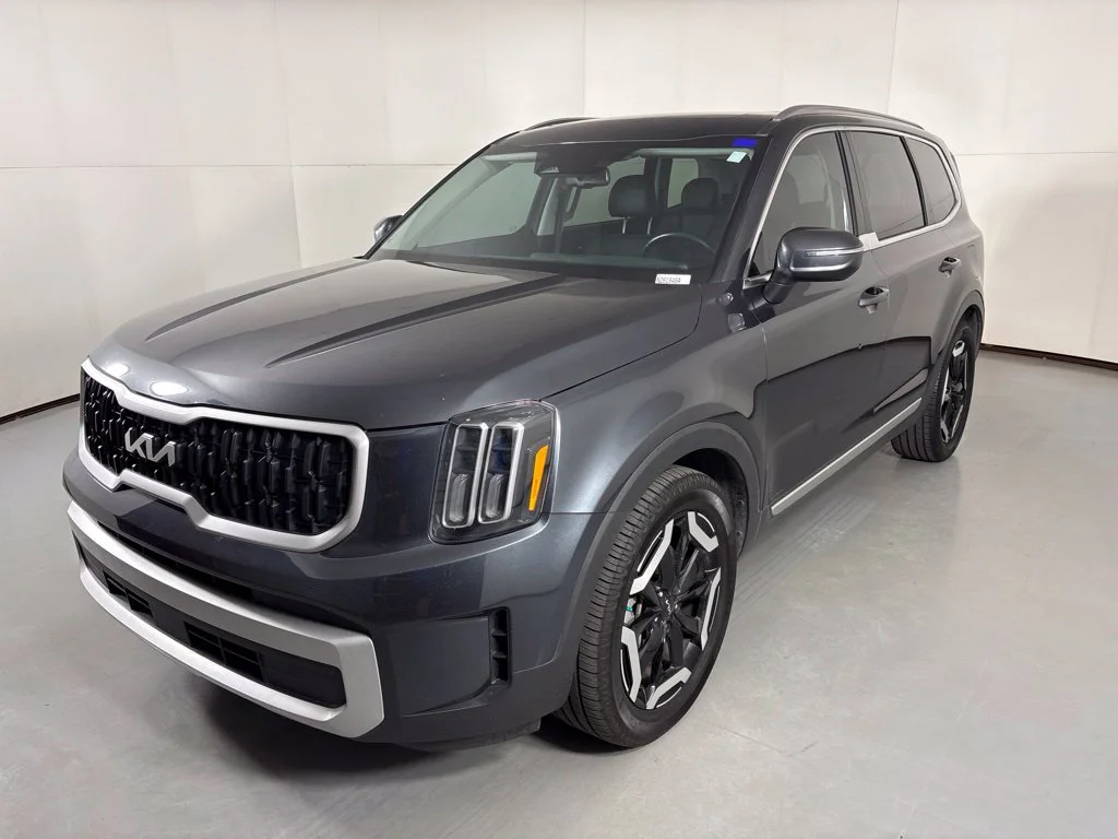 Used 2024 Gray Kia EX image 4