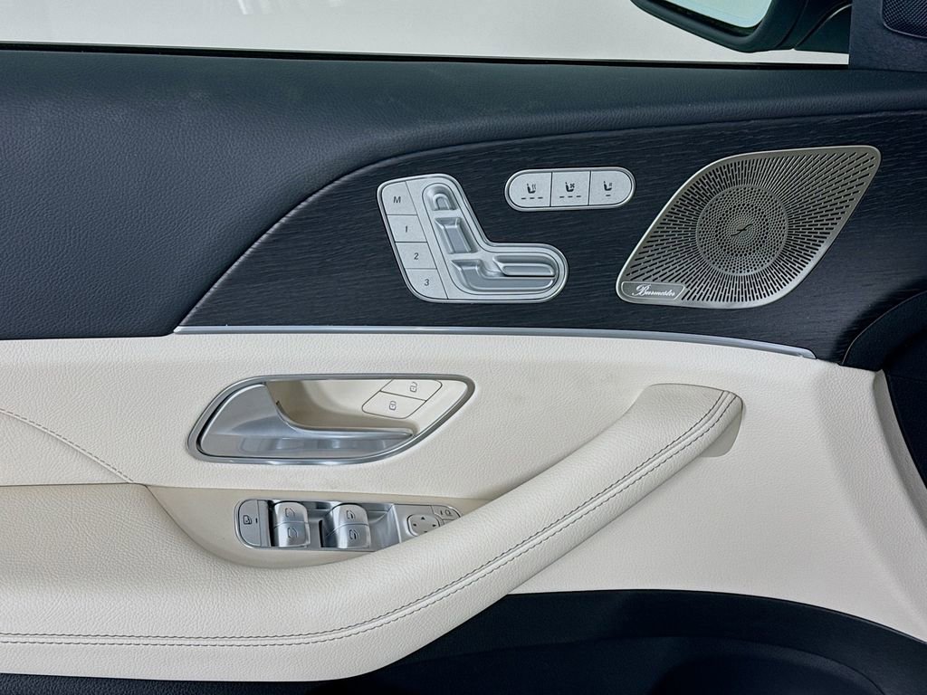 New 2026 MANUFAKTUR Moonlight White Metallic Mercedes-Benz GLS 580 image 53