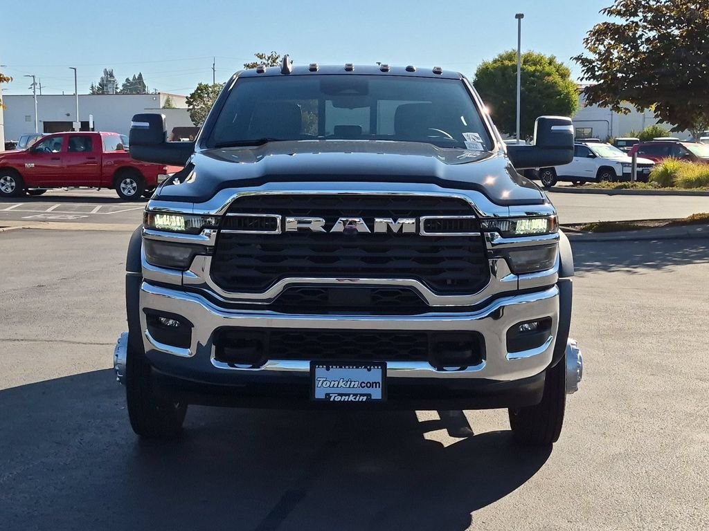 New 2026 Diamond Black Crystal Pearl-Coat Exterior Paint RAM Tradesman image 9