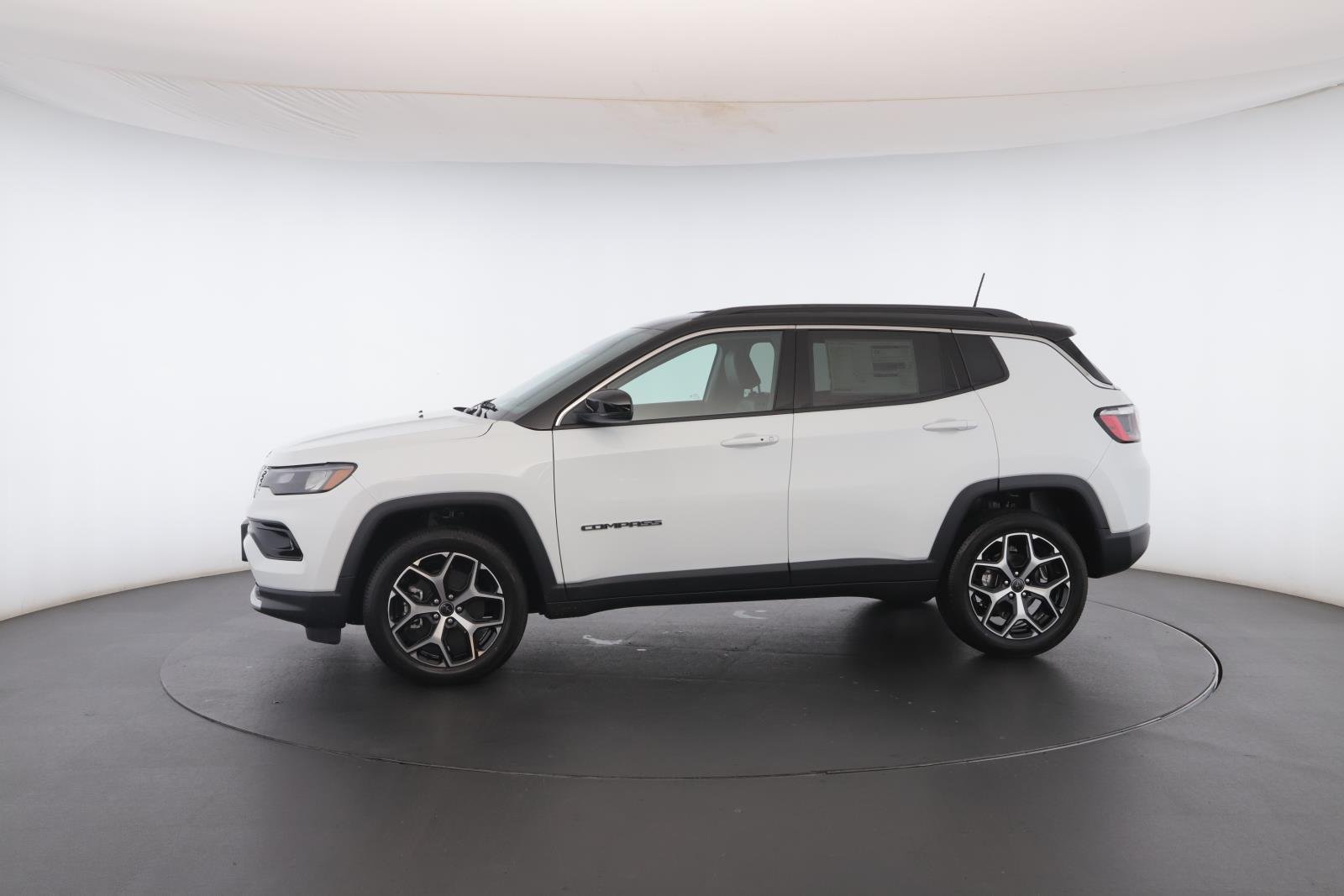 New 2026 Bright White Clear-Coat Exterior Paint Jeep Limited 4x4 image 38