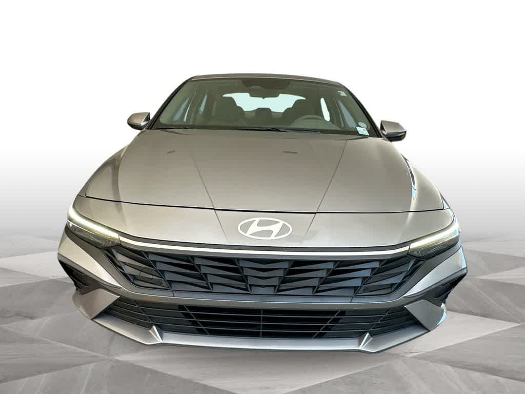 Used 2024 Fluid Metal Hyundai SE image 3