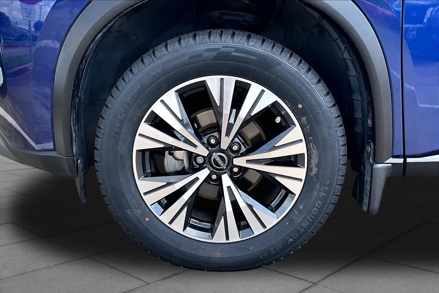 Used 2023 Caspian Blue Metallic Nissan SV image 18