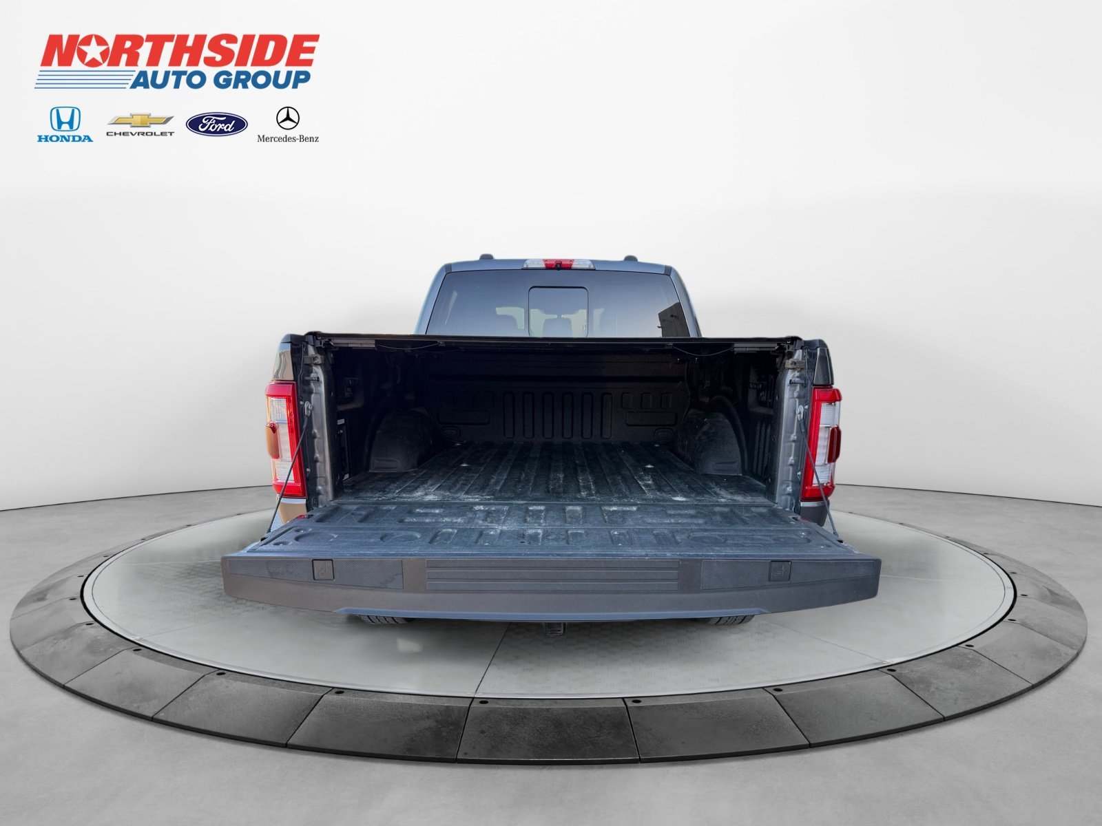 Used 2022 Light Blue Clearcoat Metallic Ford LARIAT image 19