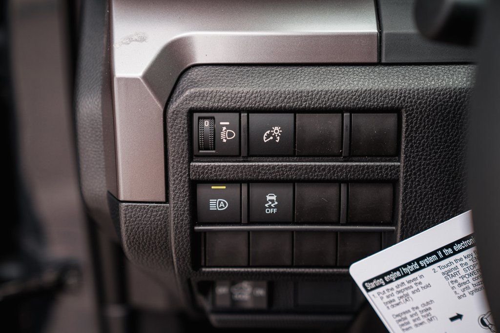 2025 Toyota Tacoma SR5 - Photo 14