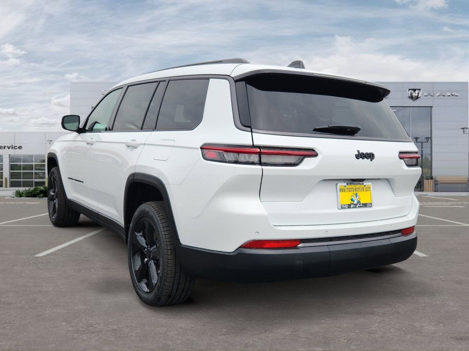New 2026 Bright White Clear-Coat Exterior Paint Jeep Limited image 3