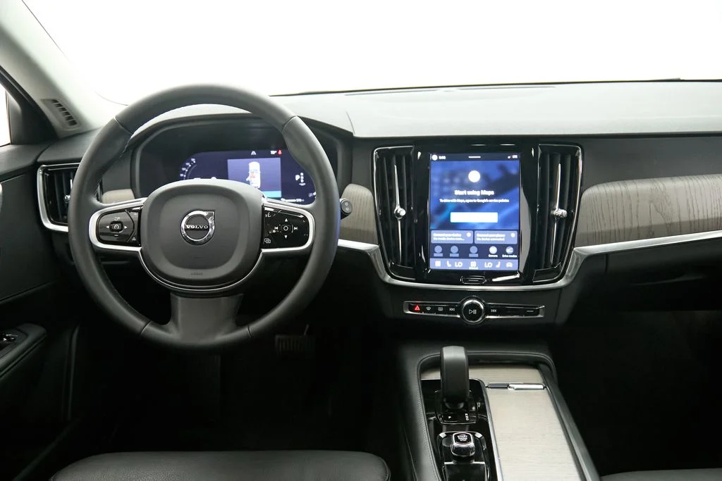 Certified Used 2025 Crystal White Volvo Plus image 25