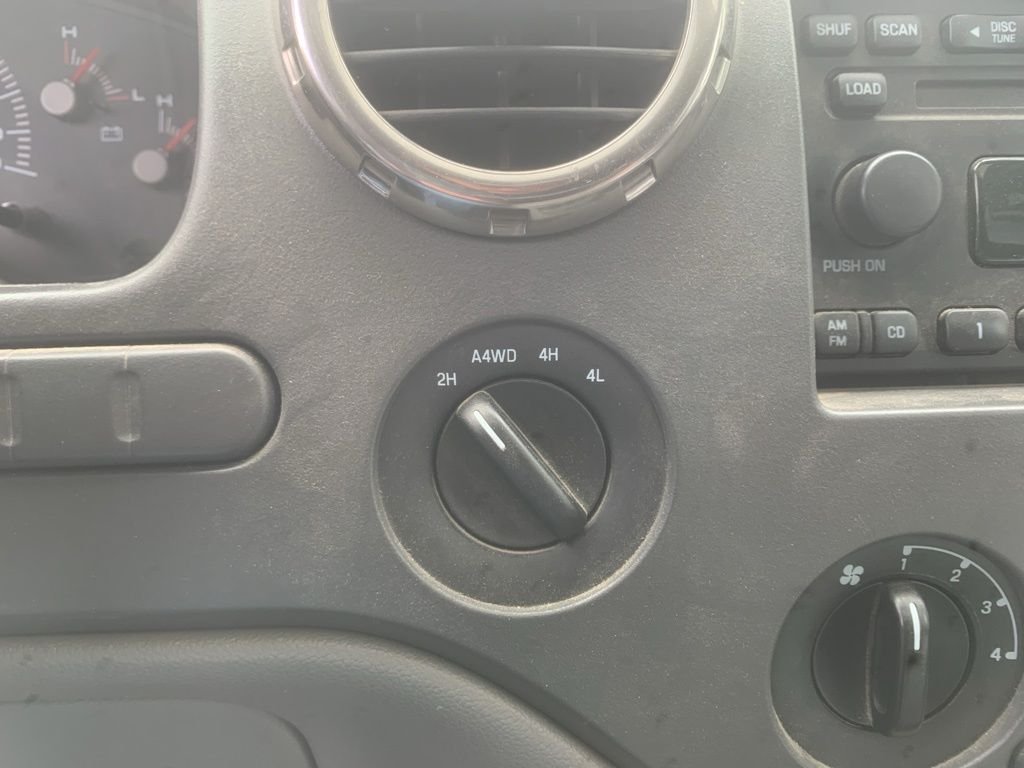 Used 2004 White Ford XLT image 17