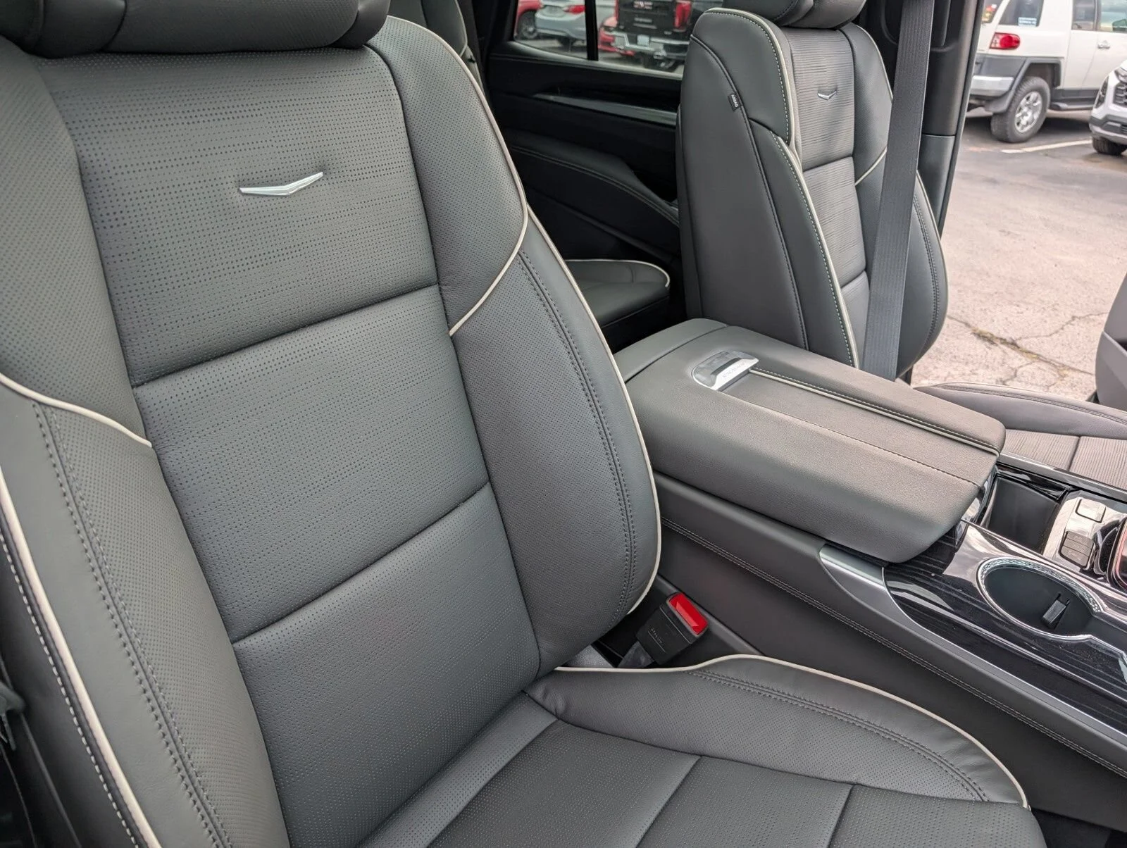2026 Cadillac Escalade Sport - Photo 32