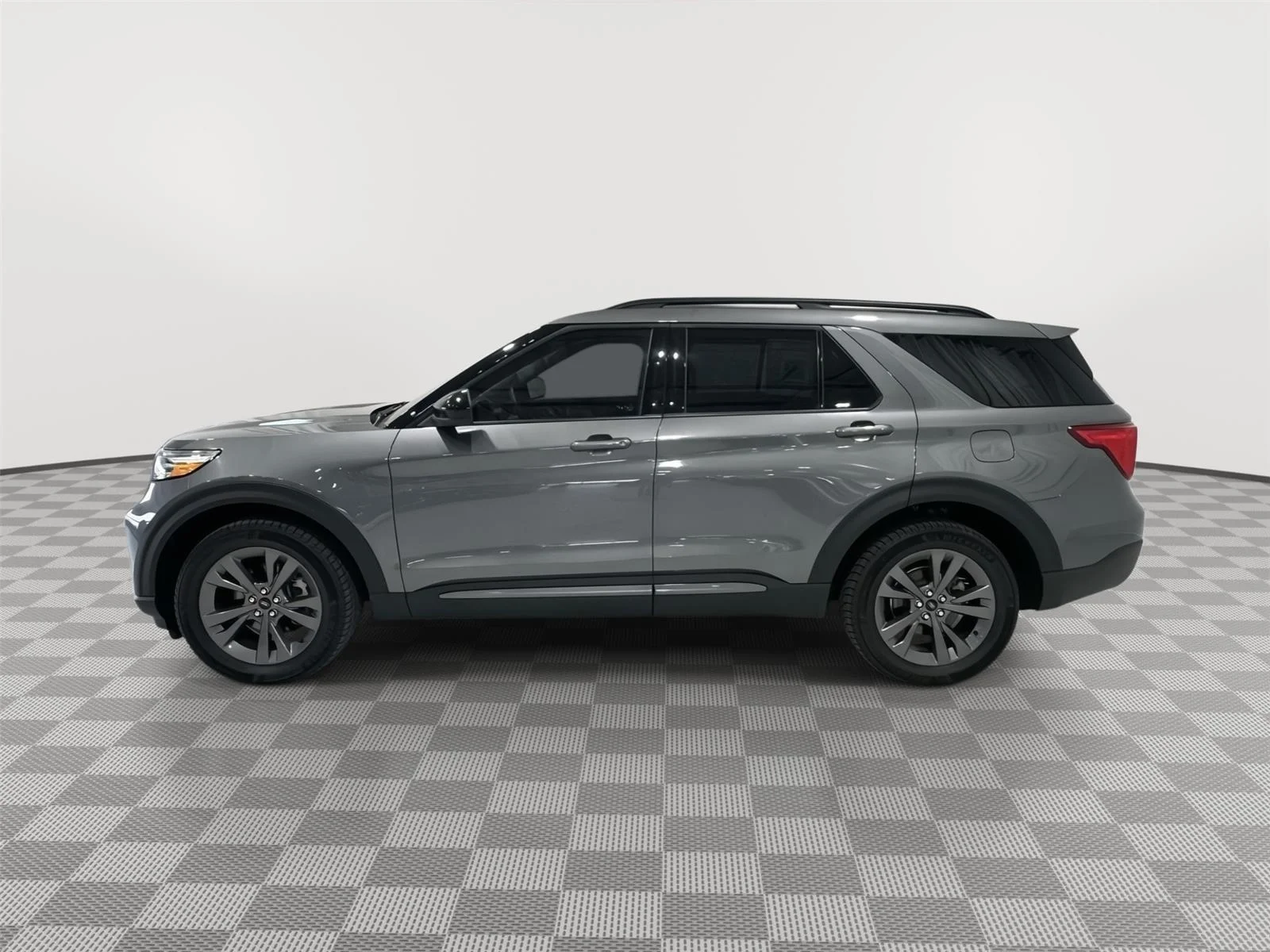 Used 2024 Ford Explorer XLT with VIN 1FMSK8DH1RGA07797 for sale in Alexandria, Minnesota