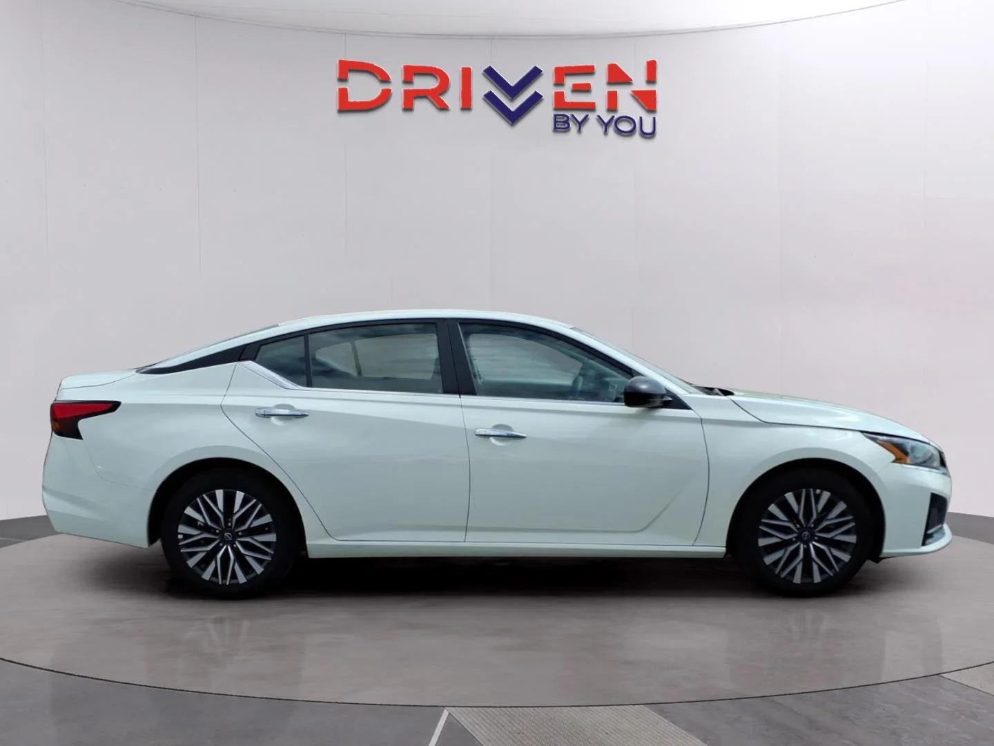Used 2025 Glacier White Nissan SV image 6