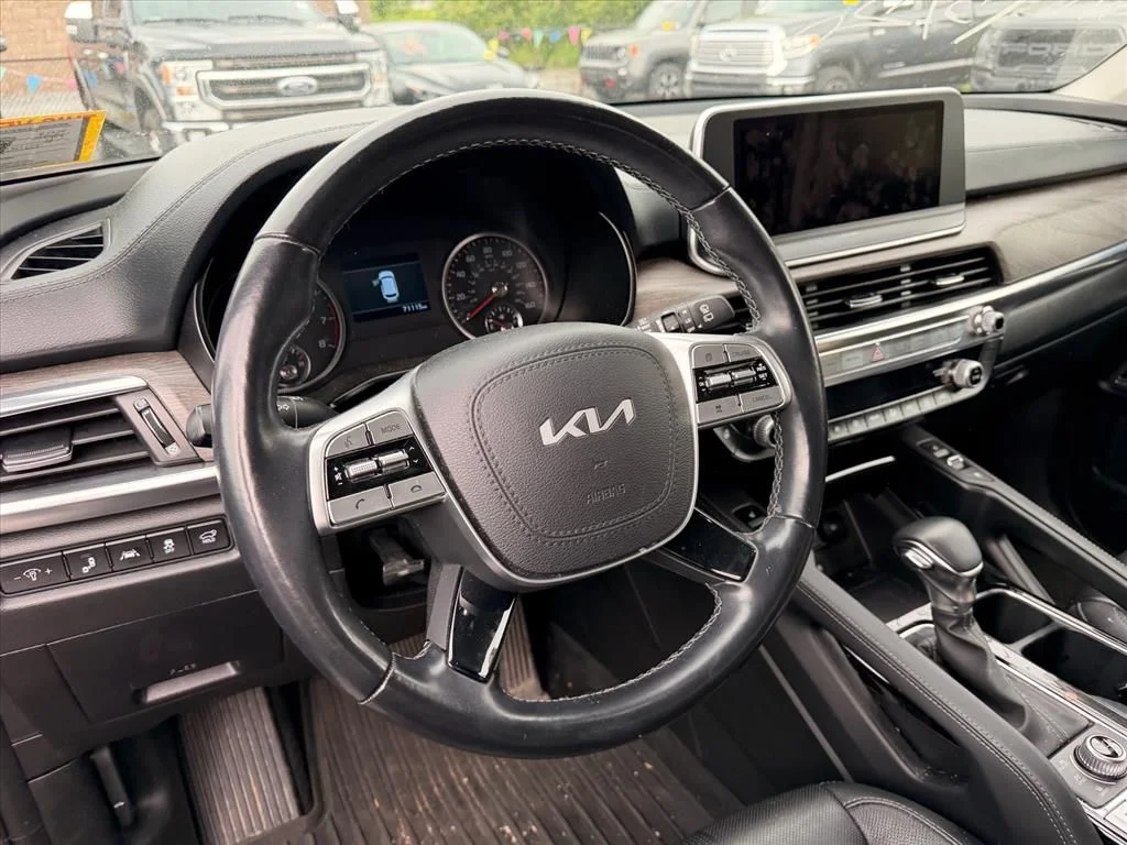 Used 2022 Green Kia EX image 17