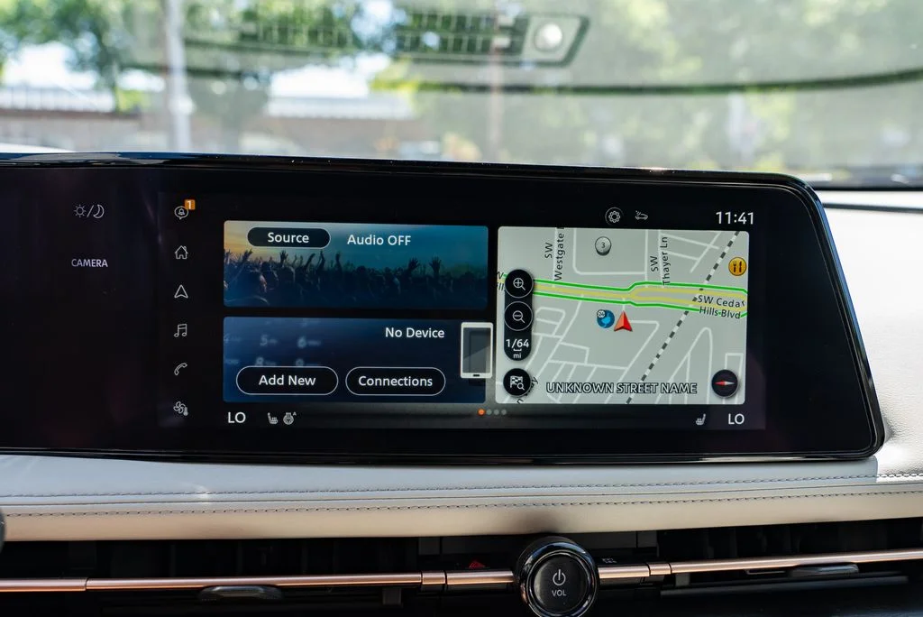 Used 2023 Black Nissan ENGAGE image 17
