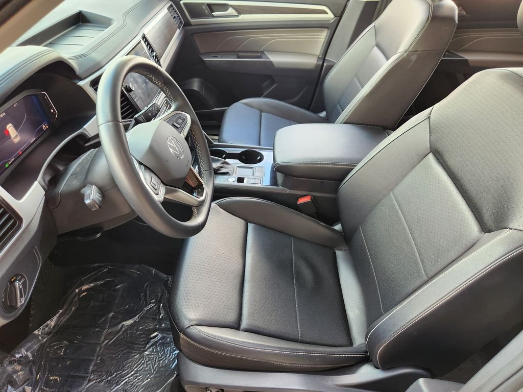 Used 2023 Pyrite Silver Metallic Volkswagen 3.6L V6 SE w/Technology image 15