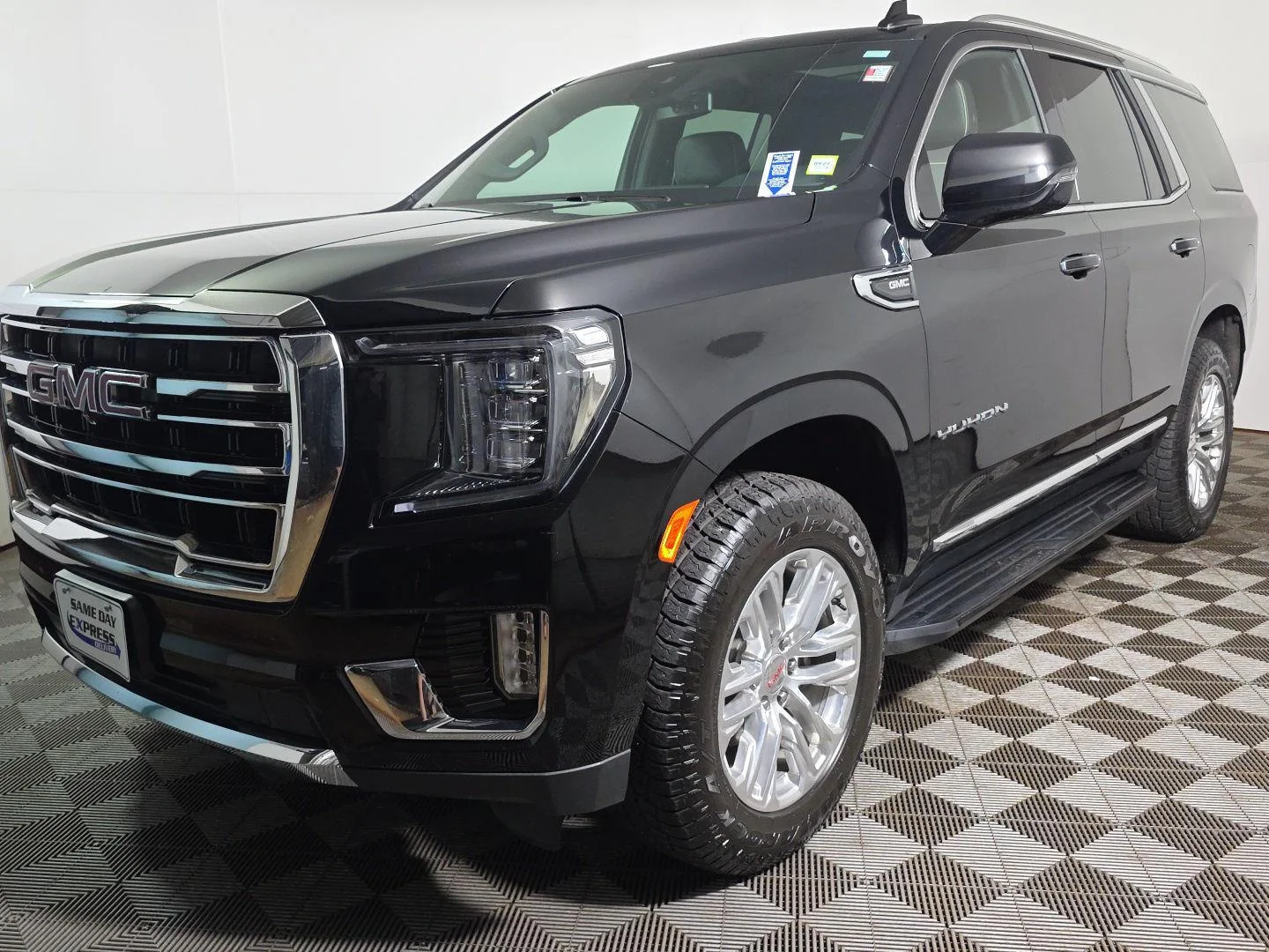 Used 2024 Onyx Black GMC SLT image 7