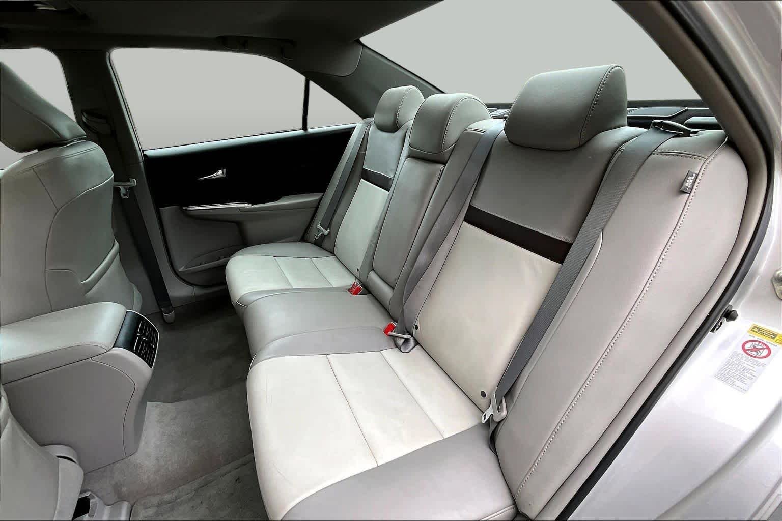 Used 2013 Classic Silver Metallic Toyota XLE image 21