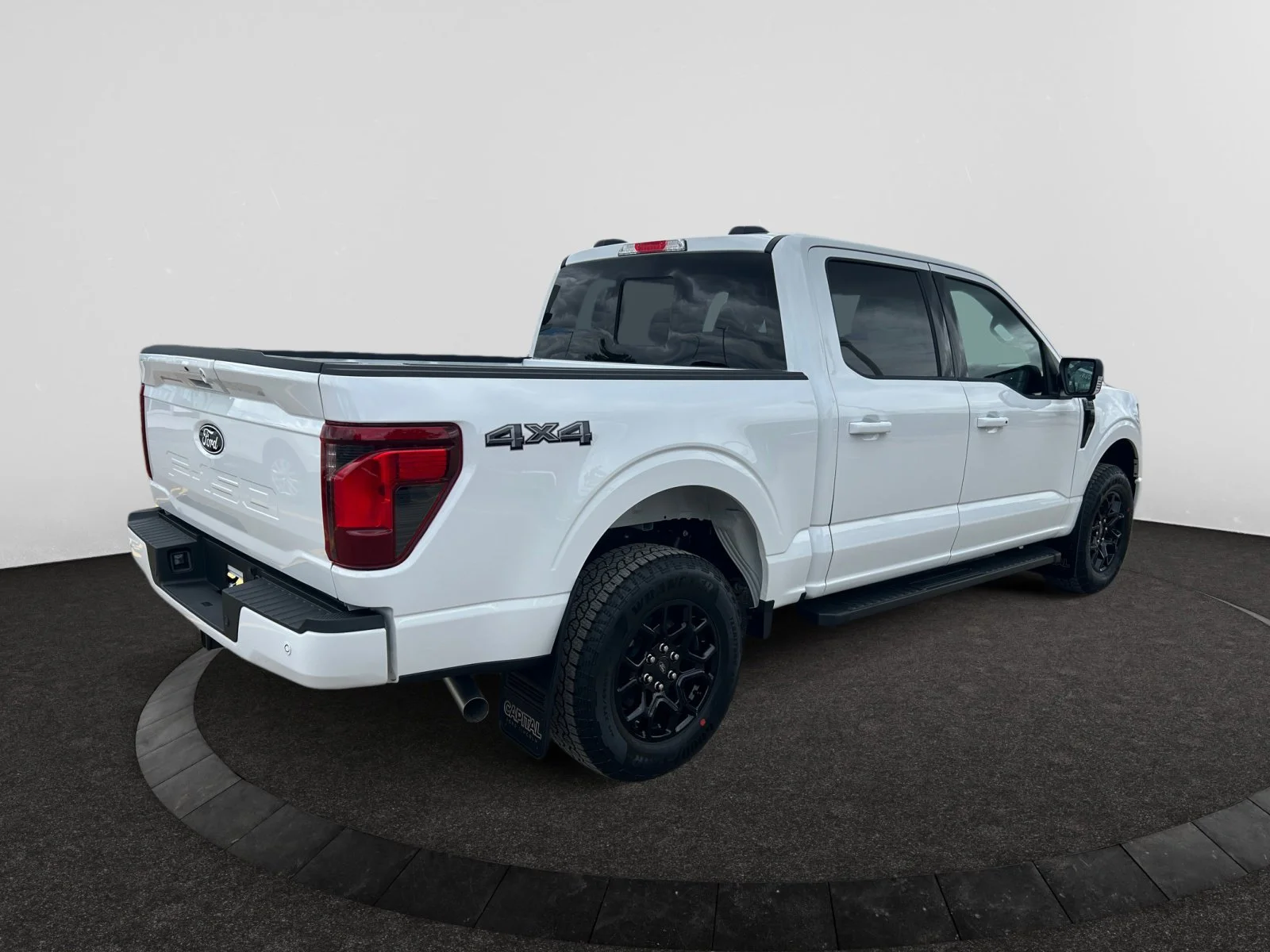 New 2026 Oxford White Ford XLT image 5