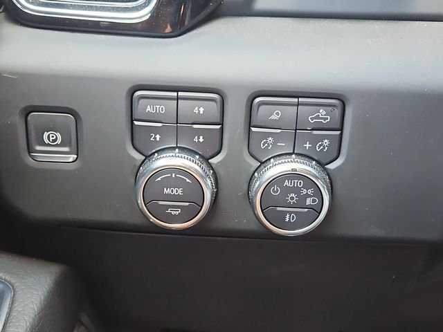 Used 2024 Onyx Black GMC Denali image 11