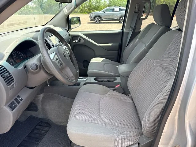 Used 2017 Silver Nissan SV image 9