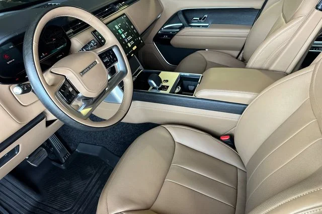 New 2026 Belgravia Green Land Rover SE image 9