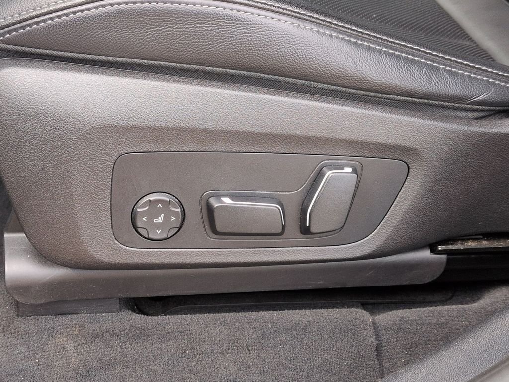 Used 2024 Gray BMW xDrive30i image 13
