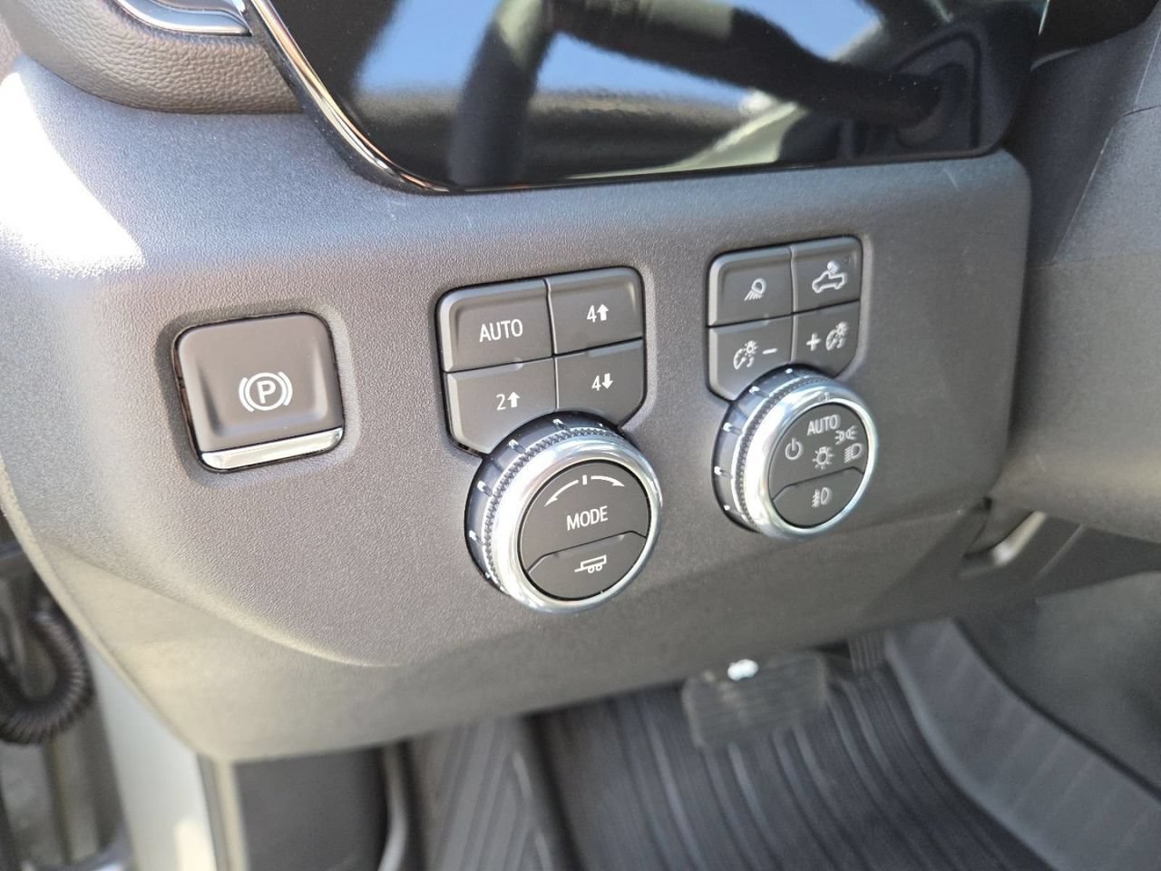 New 2026 Sterling Metallic GMC SLT image 31