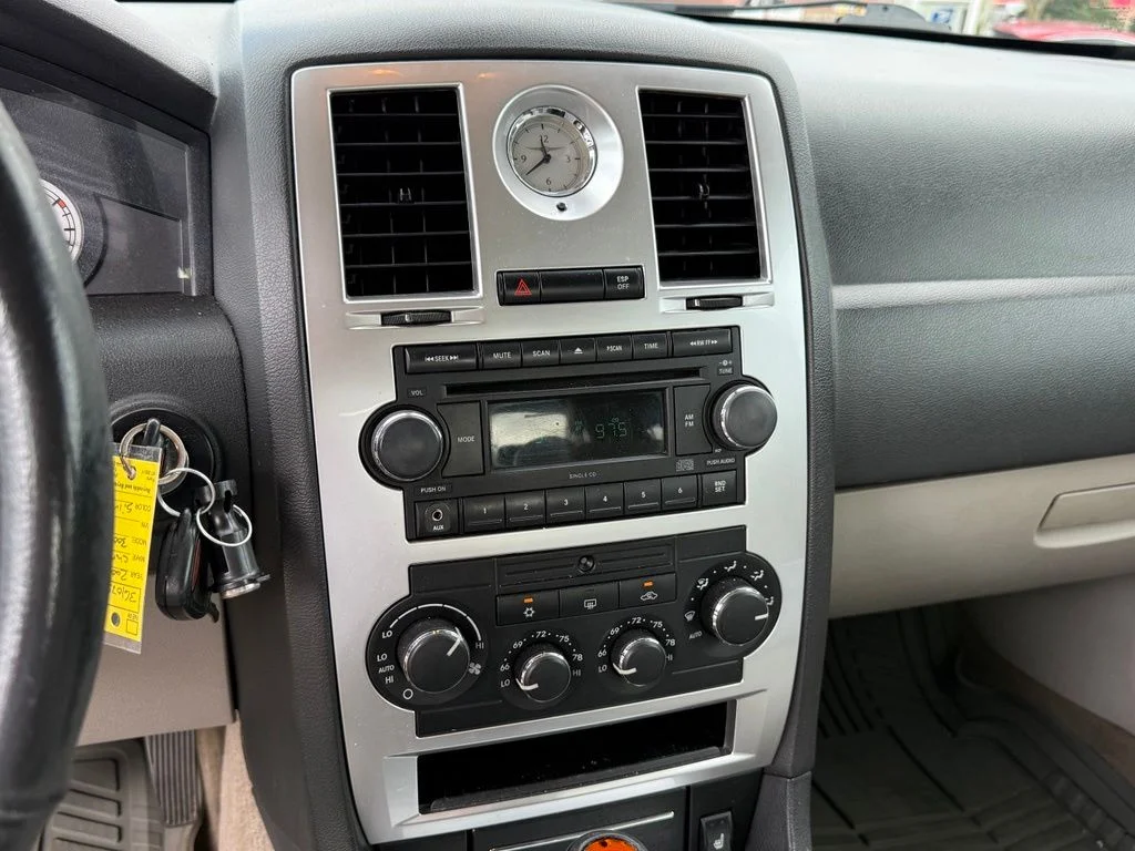 Used 2007 Silver Chrysler Base image 20