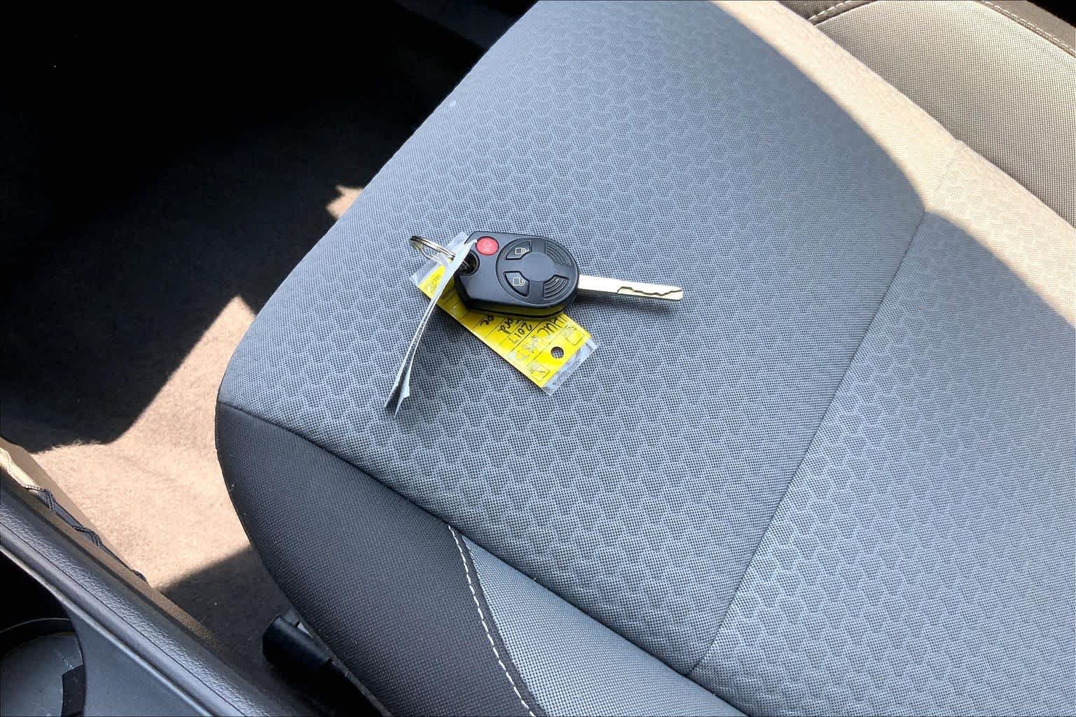 Used 2017 Lightning Blue Metallic Ford SE image 15