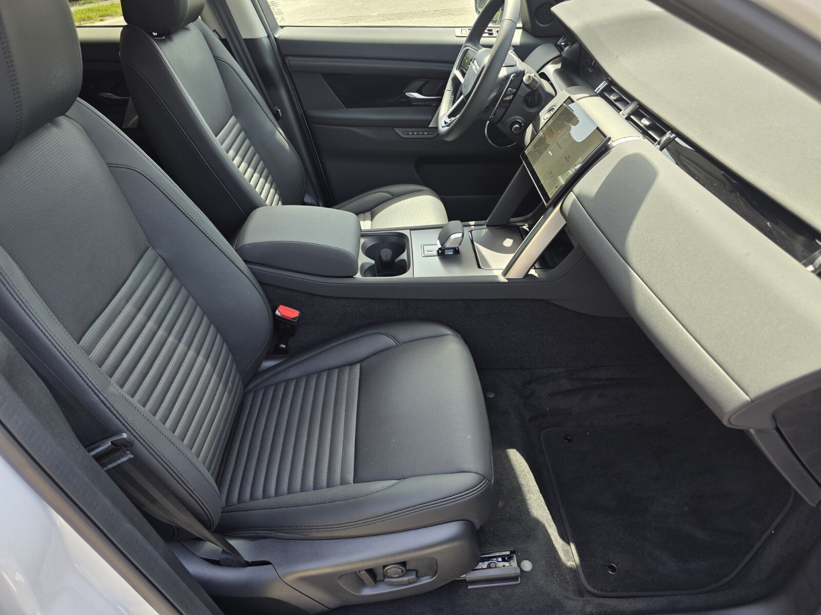 New 2025 Fuji White Land Rover P250 S image 3