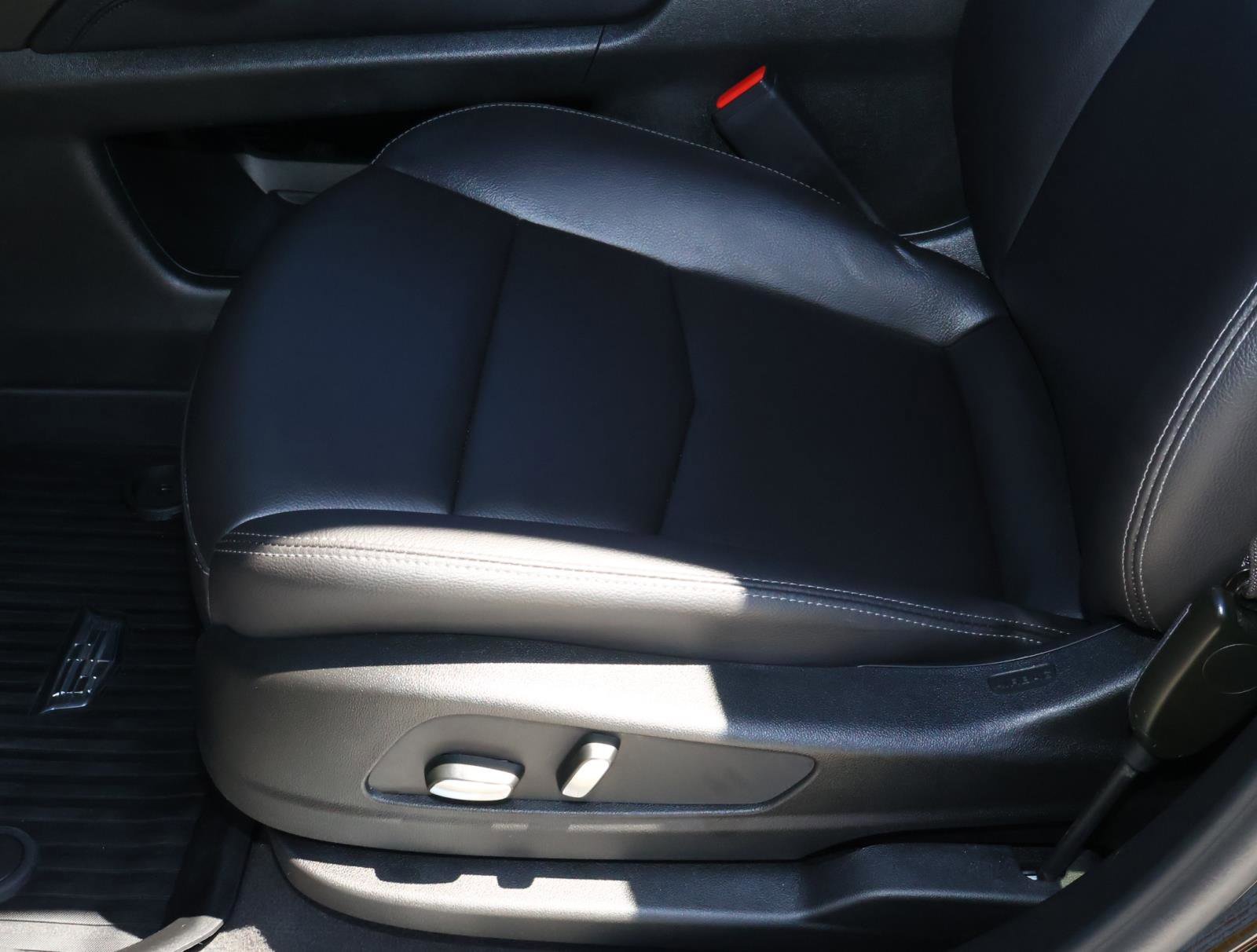 Used 2025 Stellar Black Metallic Cadillac Luxury image 17