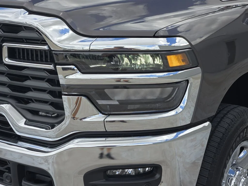 New 2026 Granite Crystal Metallic Clearcoat Ram Tradesman image 6
